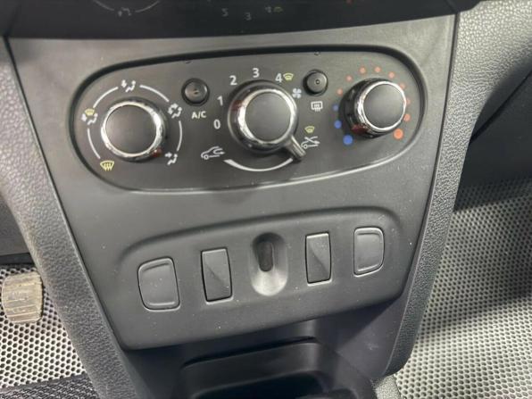 Renault Logan II Рестайлинг с пробегом 2019 года, цена 1 010 880 рублей, 108666 км, седан, Автокод Объявления