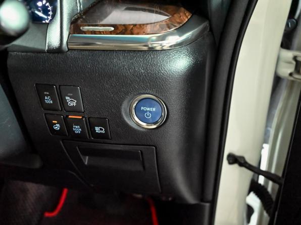 Toyota Alphard III Рестайлинг с пробегом 2018 года, цена 4 045 000 рублей, 170911 км, минивэн, Автокод Объявления