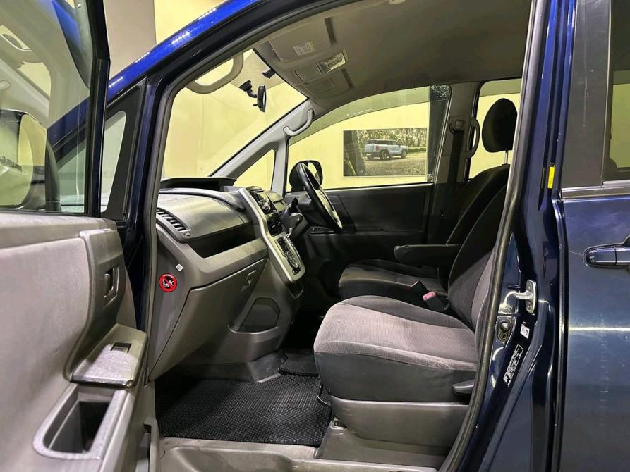 Toyota Voxy II (R70) Новосибирск  - изображение 11