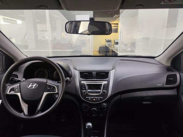 Hyundai Solaris I Рестайлинг с пробегом 2015 года, цена 650 000 рублей, 197277 км, седан, Автокод Объявления
