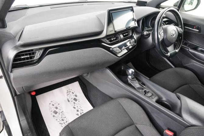 Toyota C-HR I с пробегом 2018 года, цена 1 899 000 рублей, 113000 км, внедорожник, Автокод Объявления
