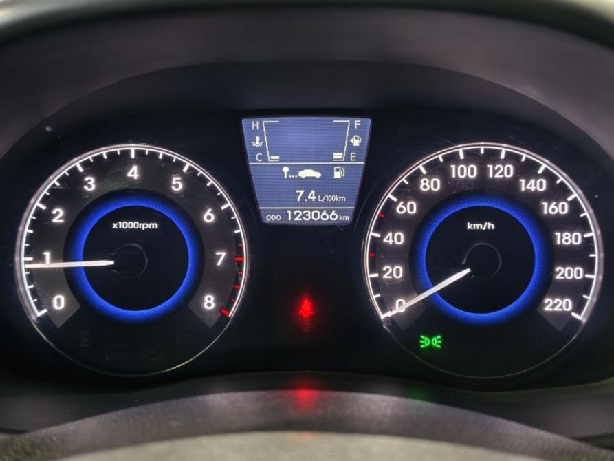 Hyundai Solaris I Курск  - изображение 11