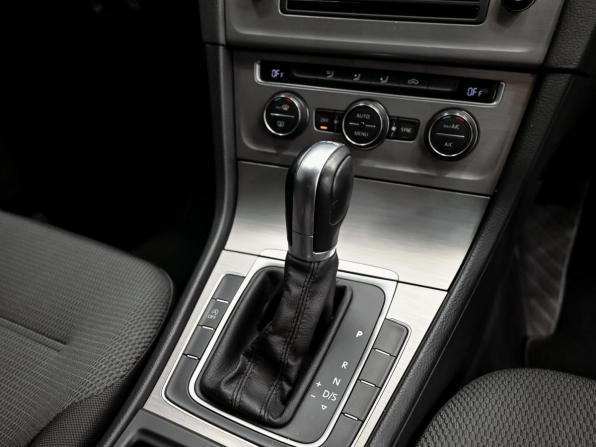 Volkswagen Golf VII с пробегом 2015 года, цена 1 350 000 рублей, 54729 км, универсал, Автокод Объявления