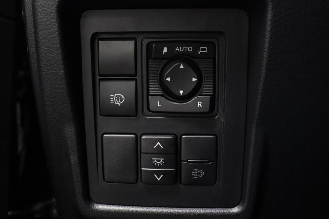 Toyota Land Cruiser Prado 150 Series Рестайлинг 3 с пробегом 2021 года, цена 6 799 000 рублей, 44697 км, внедорожник, Автокод Объявления