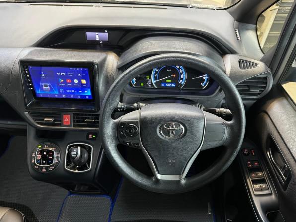 Toyota Noah III (R80) с пробегом 2015 года, цена 1 840 000 рублей, 109217 км, минивэн, Автокод Объявления