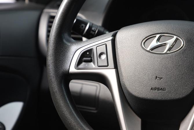Hyundai Solaris I Рестайлинг с пробегом 2015 года, цена 869 000 рублей, 125000 км, хэтчбек, Автокод Объявления