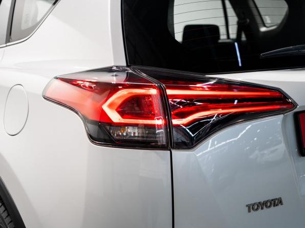 Toyota RAV4 IV (XA40) Рестайлинг с пробегом 2018 года, цена 2 380 000 рублей, 43700 км, внедорожник, Автокод Объявления