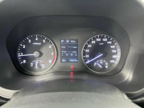 Hyundai Solaris II с пробегом 2017 года, цена 945 000 рублей, 172314 км, седан, Автокод Объявления
