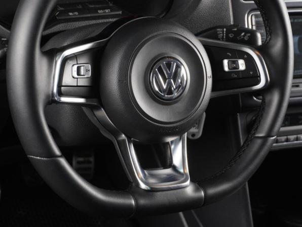 Volkswagen Polo V Рестайлинг с пробегом 2019 года, цена 1 350 000 рублей, 108920 км, седан, Автокод Объявления