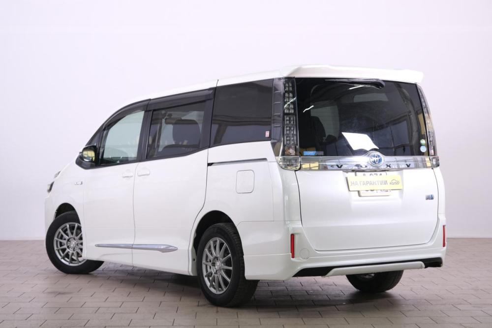 Toyota Voxy III (R80) Омск  - изображение 5