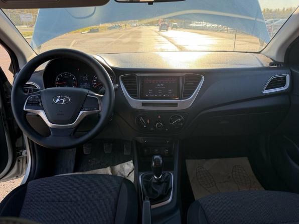 Hyundai Solaris II с пробегом 2019 года, цена 990 000 рублей, 191500 км, седан, Автокод Объявления