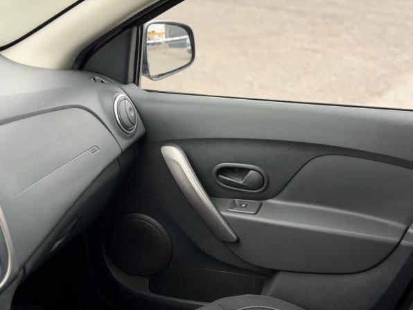 Renault Sandero II с пробегом 2017 года, цена 1 120 000 рублей, 69900 км, хэтчбек, Автокод Объявления