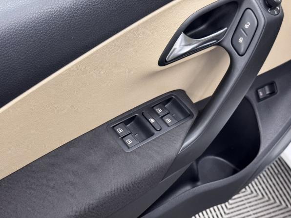 Volkswagen Polo V Рестайлинг с пробегом 2016 года, цена 1 310 000 рублей, 100216 км, седан, Автокод Объявления