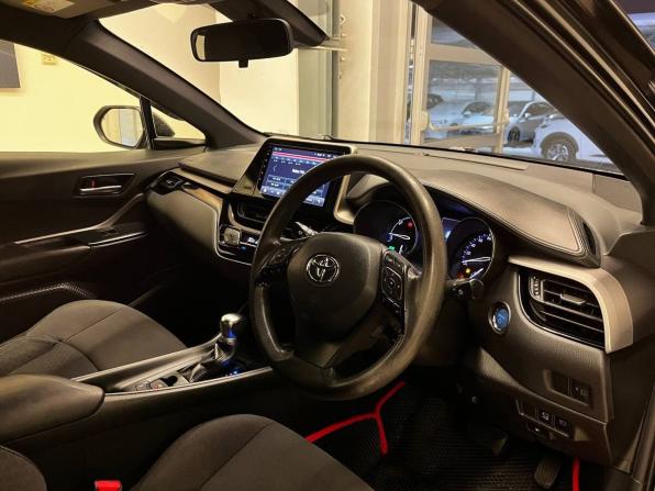 Toyota C-HR I Рестайлинг с пробегом 2019 года, цена 1 630 000 рублей, 60000 км, внедорожник, Автокод Объявления