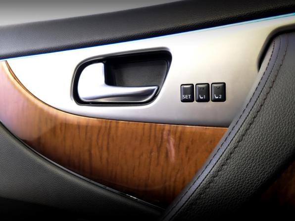 Infiniti QX70 с пробегом 2014 года, цена 2 390 000 рублей, 100310 км, внедорожник, Автокод Объявления
