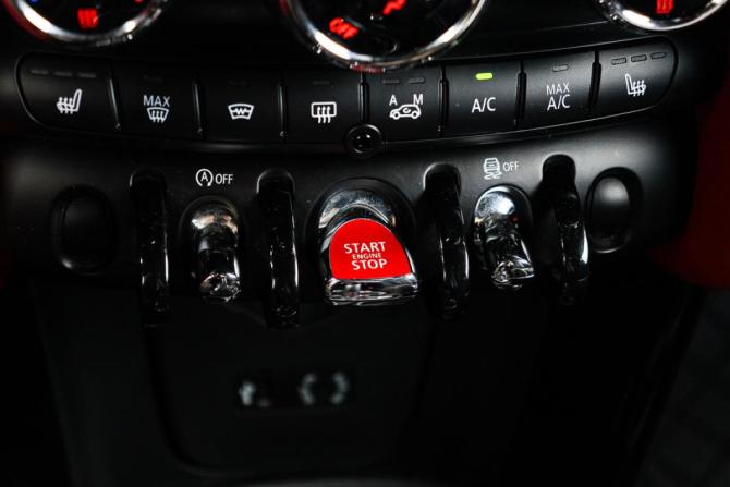 Mini Hatch III (F55/F56) с пробегом 2016 года, цена 2 399 000 рублей, 57120 км, хэтчбек, Автокод Объявления