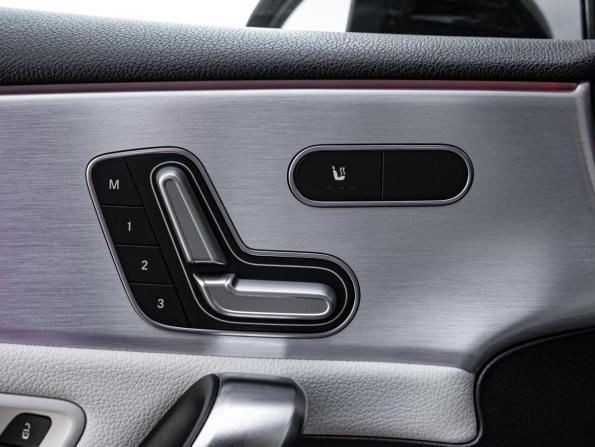 Mercedes-Benz A-Класс IV (W177) с пробегом 2018 года, цена 2 380 000 рублей, 74239 км, хэтчбек, Автокод Объявления