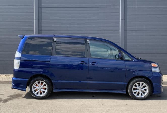 Toyota Voxy I (R60) с пробегом 2001 года, цена 840 000 рублей, 374359 км, компактвэн, Автокод Объявления