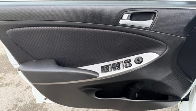 Hyundai Solaris I Рестайлинг с пробегом 2015 года, цена 1 070 000 рублей, 128556 км, хэтчбек, Автокод Объявления