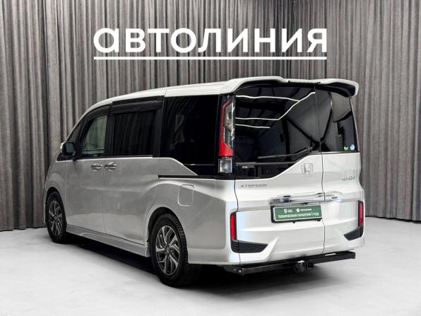 Honda Stepwgn V с пробегом 2015 года, цена 1 639 000 рублей, 117000 км, минивэн, Автокод Объявления