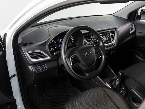 Hyundai Solaris II Рестайлинг с пробегом 2021 года, цена 1 490 000 рублей, 63190 км, седан, Автокод Объявления