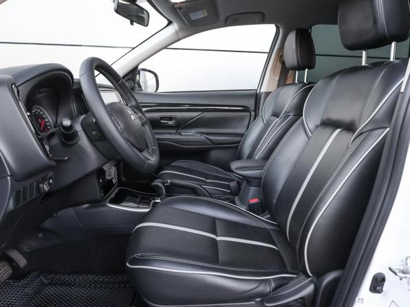 Mitsubishi Outlander III Рестайлинг 3 с пробегом 2022 года, цена 2 298 000 рублей, 47112 км, внедорожник, Автокод Объявления