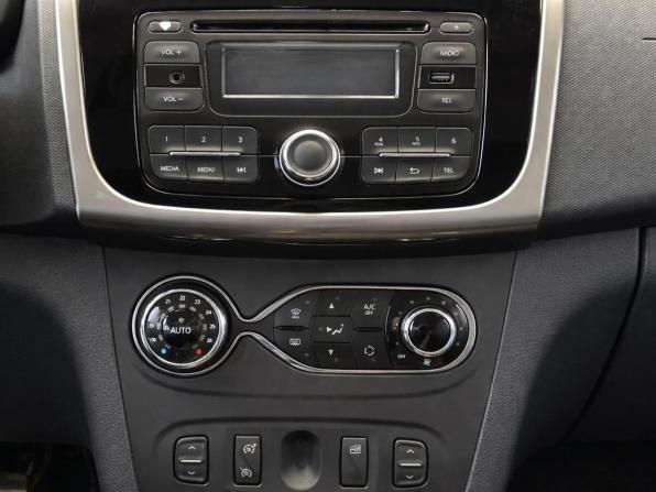 Renault Sandero II с пробегом 2016 года, цена 887 000 рублей, 116179 км, хэтчбек, Автокод Объявления
