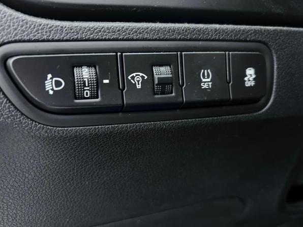 Kia Rio IV Рестайлинг с пробегом 2021 года, цена 1 670 000 рублей, 64708 км, хэтчбек, Автокод Объявления