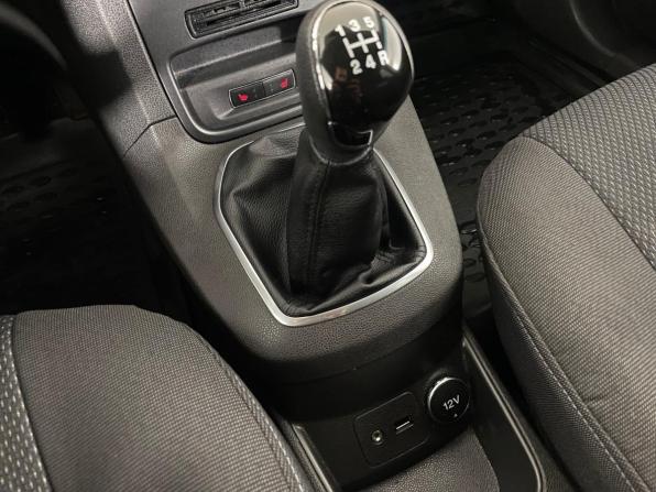 Ford Fiesta Mk6 Рестайлинг с пробегом 2015 года, цена 870 000 рублей, 126000 км, хэтчбек, Автокод Объявления