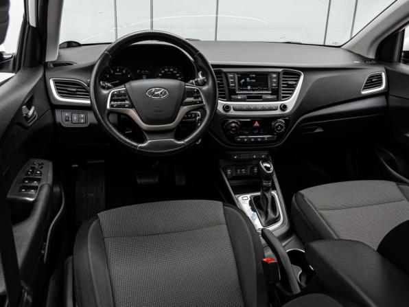 Hyundai Solaris II с пробегом 2017 года, цена 1 350 000 рублей, 108714 км, седан, Автокод Объявления