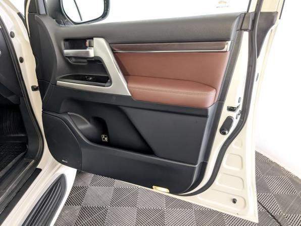 Toyota Land Cruiser 200 Series Рестайлинг 2 с пробегом 2016 года, цена 6 900 000 рублей, 74780 км, внедорожник, Автокод Объявления
