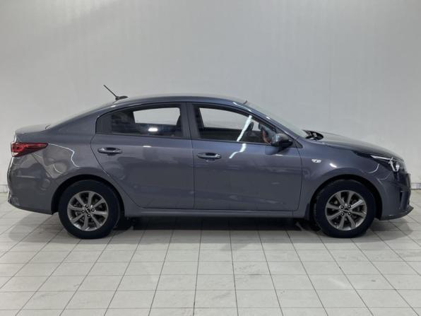 Kia Rio IV Рестайлинг с пробегом 2022 года, цена 1 721 000 рублей, 50558 км, седан, Автокод Объявления