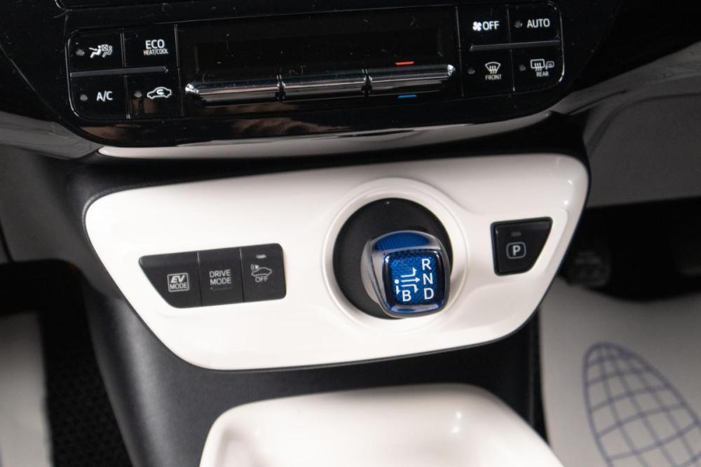 Toyota Prius IV (XW50) Оренбург  - изображение 12