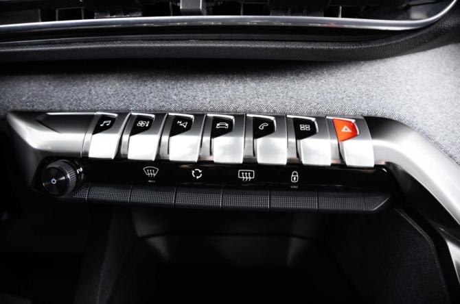 Peugeot 3008 II Рестайлинг с пробегом 2021 года, цена 2 429 000 рублей, 90325 км, внедорожник, Автокод Объявления