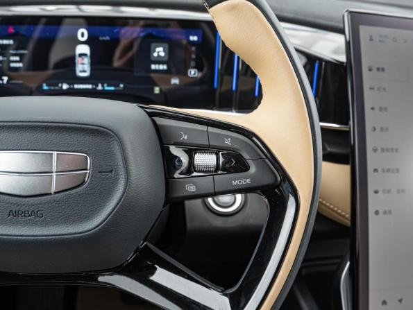 Geely Boyue L I с пробегом 2023 года, цена 2 499 000 рублей, 32033 км, внедорожник, Автокод Объявления