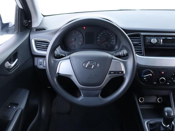 Hyundai Solaris II с пробегом 2017 года, цена 880 000 рублей, 137154 км, седан, Автокод Объявления