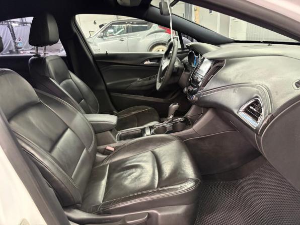 Chevrolet Cruze II с пробегом 2017 года, цена 897 000 рублей, 347202 км, хэтчбек, Автокод Объявления