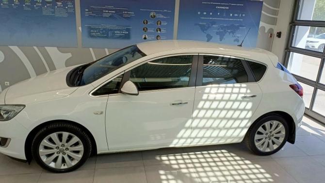 Opel Astra J Рестайлинг с пробегом 2013 года, цена 899 000 рублей, 83171 км, хэтчбек, Автокод Объявления