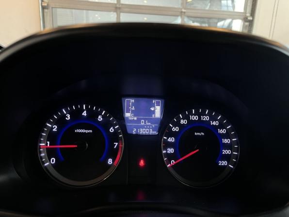 Hyundai Solaris I Рестайлинг с пробегом 2015 года, цена 800 000 рублей, 213002 км, хэтчбек, Автокод Объявления