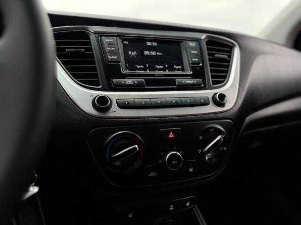 Hyundai Solaris II с пробегом 2017 года, цена 890 000 рублей, 144676 км, седан, Автокод Объявления