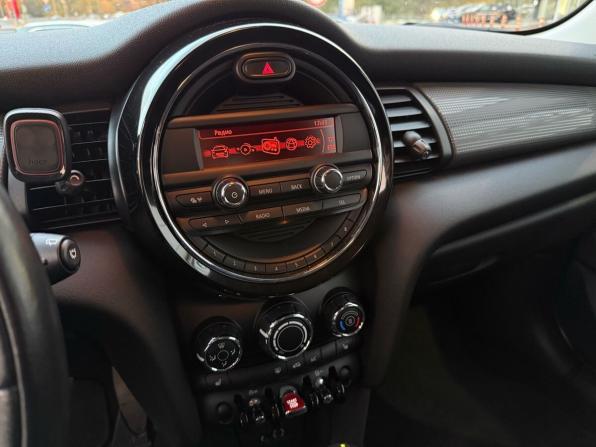 Mini Hatch III (F55/F56) с пробегом 2017 года, цена 1 470 000 рублей, 70468 км, хэтчбек, Автокод Объявления