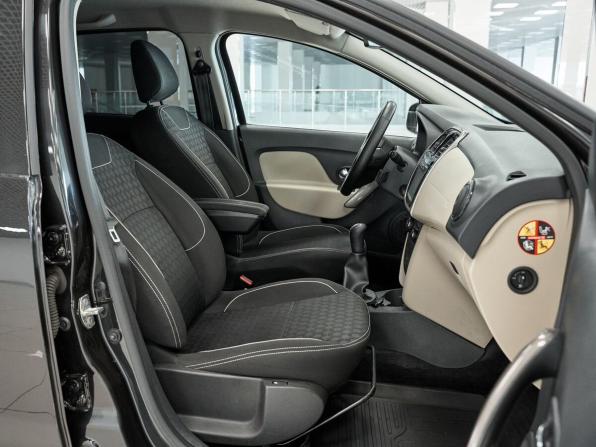 Renault Logan II Рестайлинг с пробегом 2018 года, цена 1 080 000 рублей, 85257 км, седан, Автокод Объявления
