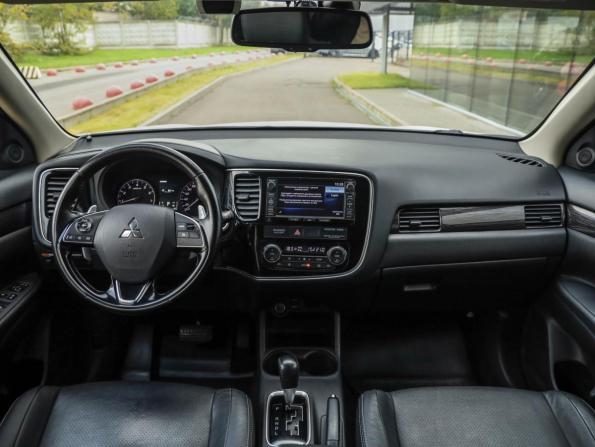 Mitsubishi Outlander III Рестайлинг 2 с пробегом 2015 года, цена 1 579 777 рублей, 193986 км, внедорожник, Автокод Объявления