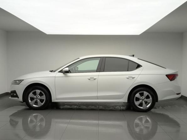 Skoda Octavia IV (A8) с пробегом 2021 года, цена 2 284 000 рублей, 51704 км, лифтбек, Автокод Объявления