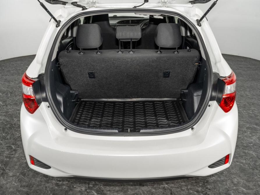 Toyota Vitz III (XP130) Рестайлинг 2 Иркутск  - изображение 19