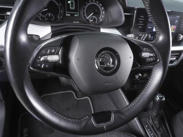 Skoda Rapid II с пробегом 2021 года, цена 1 999 000 рублей, 55409 км, лифтбек, Автокод Объявления