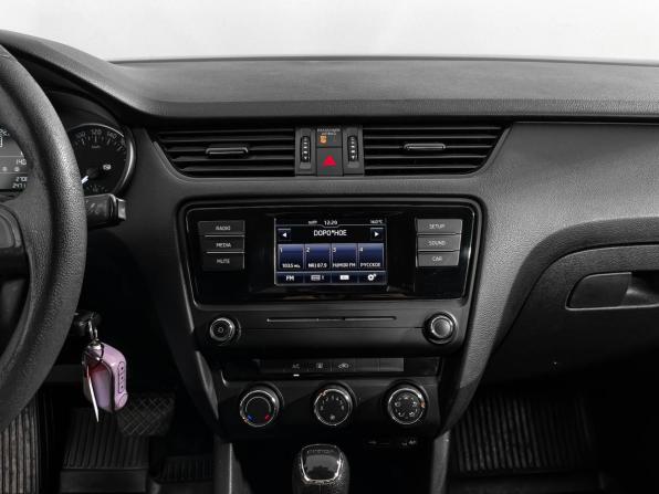 Skoda Octavia III (A7) с пробегом 2015 года, цена 880 000 рублей, 247116 км, лифтбек, Автокод Объявления