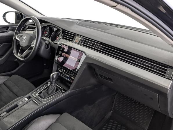 Volkswagen Passat B8 Рестайлинг с пробегом 2021 года, цена 2 470 000 рублей, 90268 км, седан, Автокод Объявления