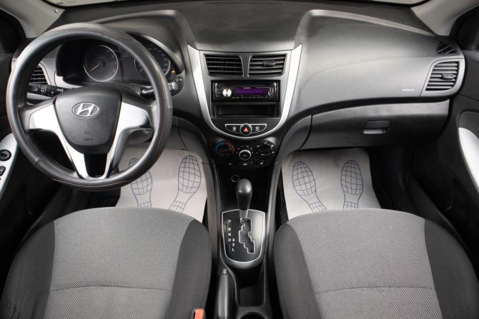 Hyundai Solaris I с пробегом 2013 года, цена 649 000 рублей, 261000 км, седан, Автокод Объявления