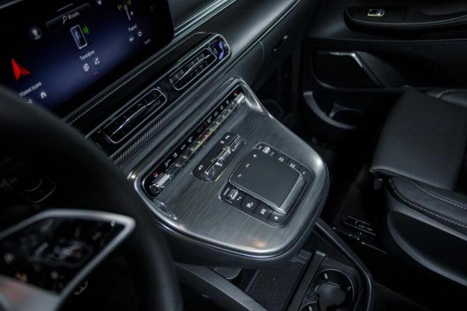 Новый Mercedes-Benz V-Класс III (W447) Рестайлинг 2 2026 года, цена 15 559 000 рублей, минивэн, Автокод Объявления